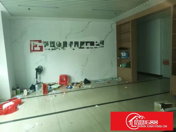 龙岗坪地高桥新空出厂房二楼，无尘车间1850平方，现成豪华装修办公室，会议室，车间仓库等