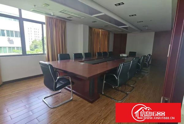 平湖辅城坳楼上原房东整层770平方，有电梯，拎包入住