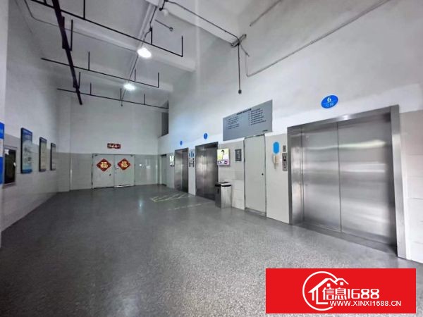 石岩石龙仔楼上厂房出租，楼层：3楼 面积：1709平（可分两个户型）3部3吨货梯，带卸货平台