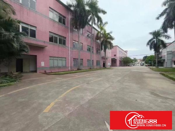 观澜梅观高速口，主干道路边，超大空地独院厂房招租，总面积15000平米，3栋厂房2栋宿舍，可整租可分租