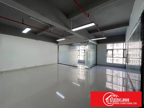 坂田北地铁站200米电商园4楼125平方米，1+1格局，电车位充足，即租即用