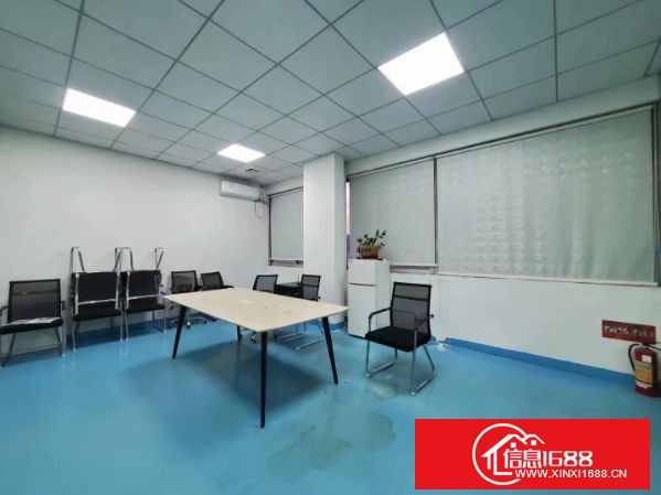 东莞长安上沙新出三楼1000平 带现成装修水电齐全 可拧包投入生产