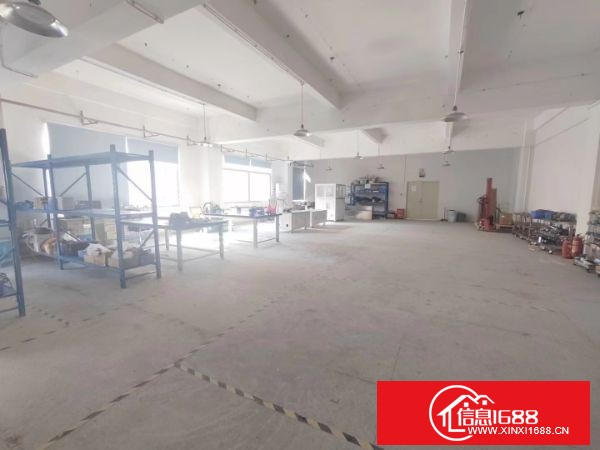 龙岗南联工业区 楼上950平方 精装修办公室 水电齐全，可拎包入驻 交通便利，人气旺好招工