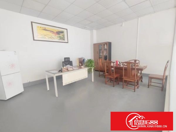 龙岗南联工业区 楼上950平方 精装修办公室 水电齐全，可拎包入驻 交通便利，人气旺好招工