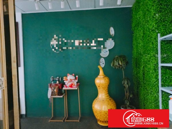 石岩上屋地铁口附近楼上750平方，有现成 前台、办公室、车间、仓库 园区停车不收费