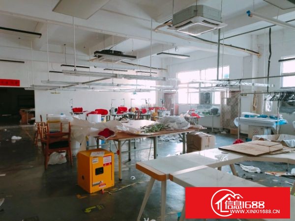 石岩上屋地铁口附近楼上750平方，有现成 前台、办公室、车间、仓库 园区停车不收费