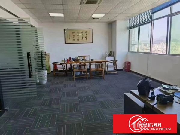 东莞长安镇厦岗社区 新空出750平带精装修，水电齐全，办公用品，桌椅，空调，前台，配套齐全