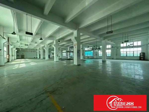 平湖华南城地铁口附近，原房东独院厂房A栋4800平，B栋5400平，宿舍2260平，实际面积出租，大小可以分租