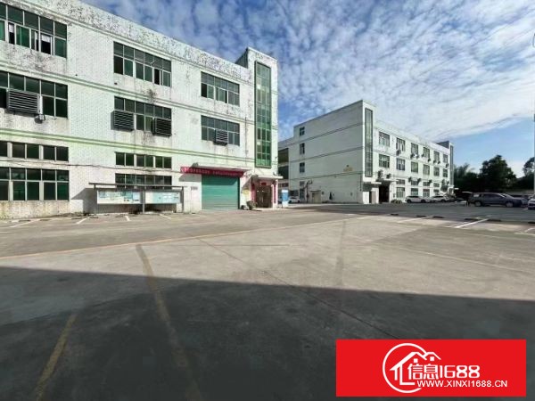 平湖华南城地铁口附近，原房东独院厂房A栋4800平，B栋5400平，宿舍2260平，实际面积出租，大小可以分租