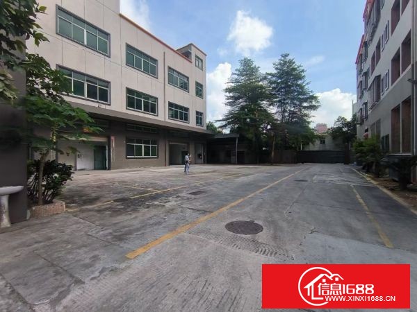 光明凤凰街道原房东独院,花园式厂房,一栋厂房一栋宿舍。总面积5300平米