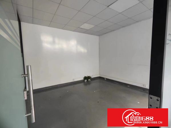 龙岗南联工业区新出小面积3楼400平， 带精装办公室，园区交通便利