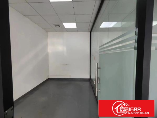 龙岗南联工业区新出小面积3楼400平， 带精装办公室，园区交通便利