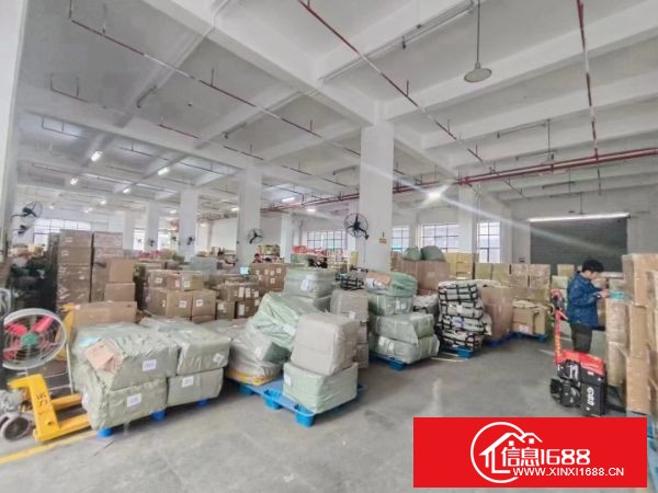 坂田地铁口新出一楼2000平，层高6m，门口空地大，三面开门，大小分租