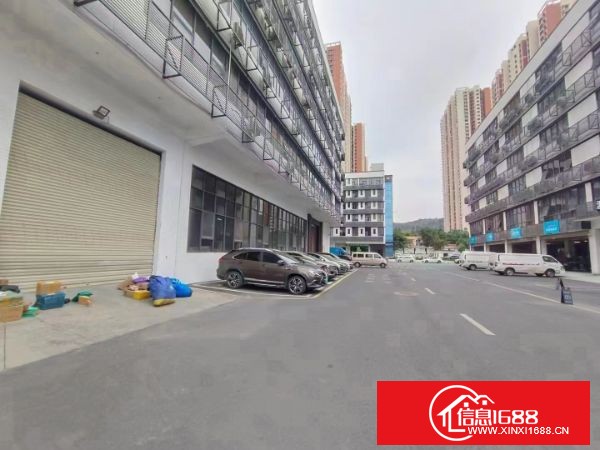 坂田地铁口新出一楼2000平，层高6m，门口空地大，三面开门，大小分租