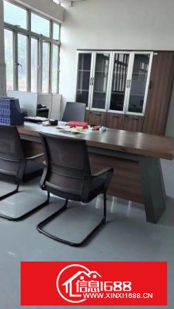 东莞长安镇厦岗莲湖路边上，五楼1180平方新豪华装修，无需要装修费，主线50平方到车间。