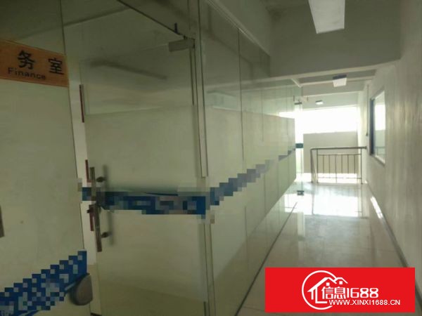 东莞长安厦岗沿江高速出口附近 新空一楼1600平带航车， 前台隔楼办公室，水电齐全。6米高