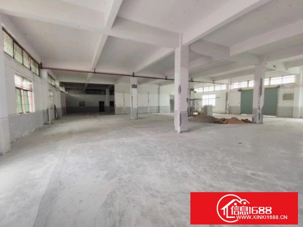 松岗原房东独门独院 两层厂房2500平方 ，有简易装修，有电梯，可分租