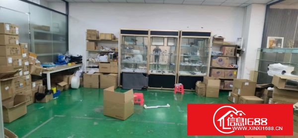 石岩北路上屋地铁站附近：  工业园分租楼上680平标准厂房  实用率高   精装修 价格便宜、