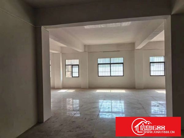 东莞塘厦大坪，2楼300平方，价格超低外送车位。交通便利，距大坪高速出口500米。原房东一手合同年限长！