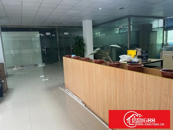 东莞塘厦林村园区、原房东独栋标准厂房3400平方（共两层），一楼现成航车免费使用，水电齐全有装修