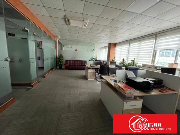 平湖正地铁口分租楼上实际面积400平，装修免费送，合适电子，电商贸易等行业