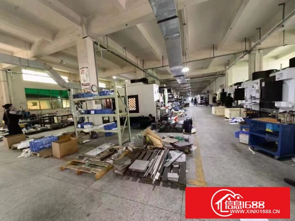 观澜桂花梅观高速出口附近，一楼厂房1100平米，层高5.8米，适合五金、设备、CNC、注塑等行业，可分租
