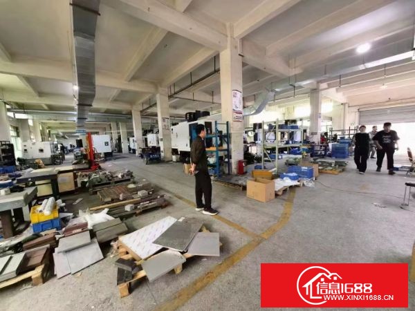 观澜桂花梅观高速出口附近，一楼厂房1100平米，层高5.8米，适合五金、设备、CNC、注塑等行业，可分租