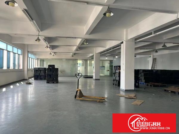 东莞塘厦外环高速出口工业园新出现成装修楼上680平方，无转让费