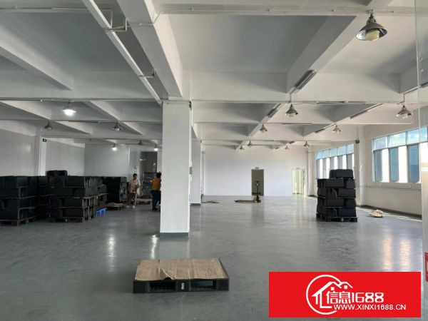 东莞塘厦外环高速出口工业园新出现成装修楼上680平方，无转让费