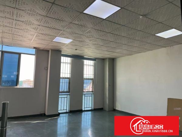 东莞塘厦外环高速出口工业园新出现成装修楼上680平方，无转让费