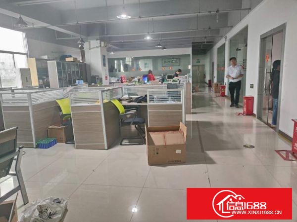 龙华大浪新出楼上整层700平厂房出租，厂房有3个独立办公室，一个会议室，9成使用率