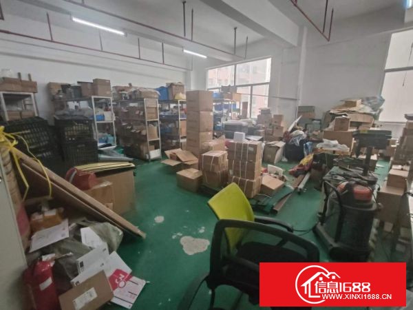 龙华大浪新出楼上整层700平厂房出租，厂房有3个独立办公室，一个会议室，9成使用率