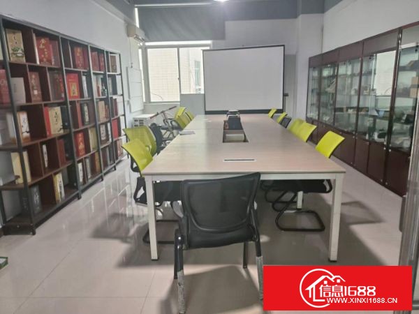 龙华大浪新出楼上整层700平厂房出租，厂房有3个独立办公室，一个会议室，9成使用率