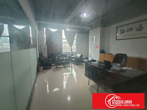 龙华大浪新出楼上整层700平厂房出租，厂房有3个独立办公室，一个会议室，9成使用率