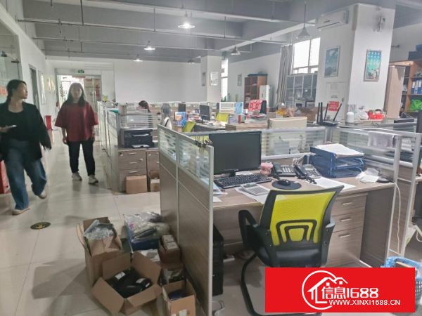 龙华大浪新出楼上整层700平厂房出租，厂房有3个独立办公室，一个会议室，9成使用率