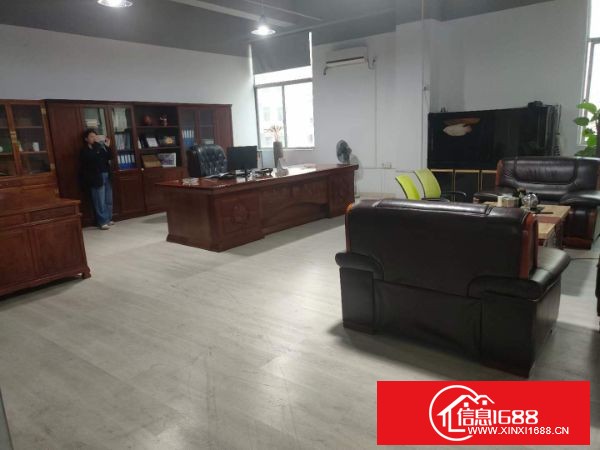 龙华大浪新出楼上整层700平厂房出租，厂房有3个独立办公室，一个会议室，9成使用率