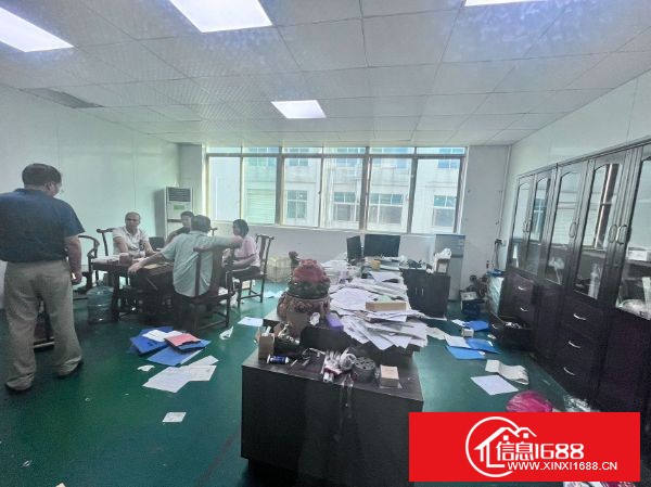 松岗燕川原房东独院 厂房：1栋 1—4层实际面积5300 平方  2栋 1-4层实际面积5300平方 宿舍：可分租可整租