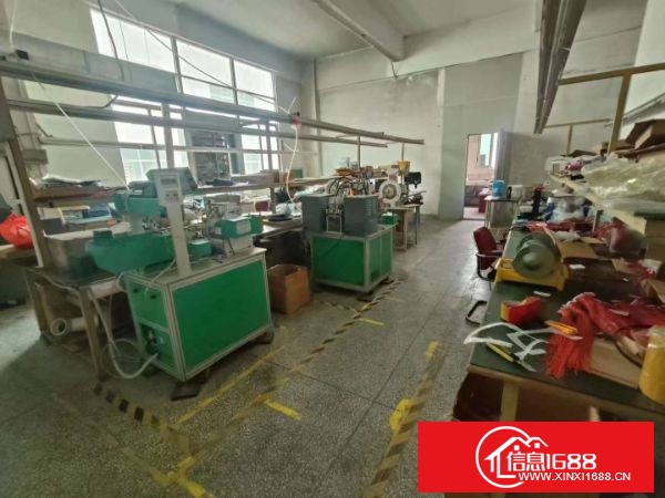 龙华大浪新空出来楼上 440 平方米，带办公室，仓库车间，租金23 块钱