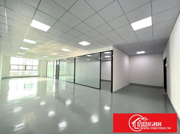 横岗永湖地铁口360平 格局3+1 现成地坪漆、消防、货梯2吨，层高4.5米