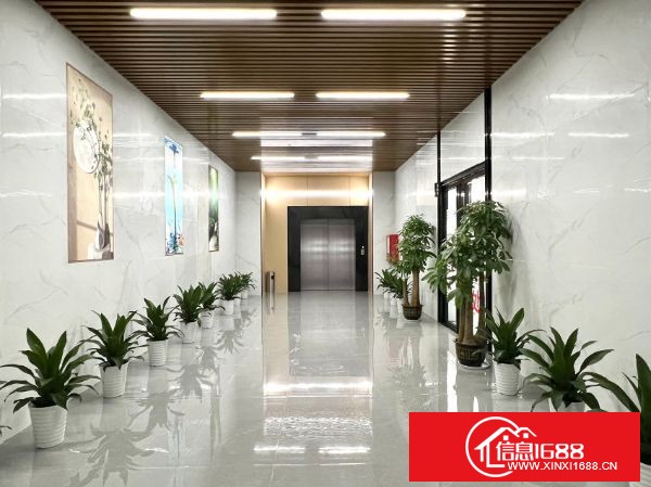 横岗永湖地铁口360平 格局3+1 现成地坪漆、消防、货梯2吨，层高4.5米