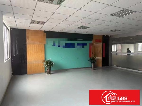 东莞塘厦凤凰岗 高速路口附近 新出楼上2500平方  精装修，水电齐全，可分租