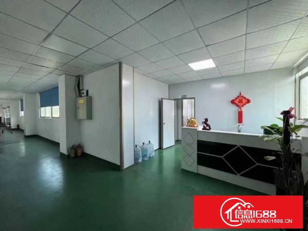 东莞长安霄边，工贸大厦楼上960平，豪华装修，现成办公室洗手间吊机口，无转让费