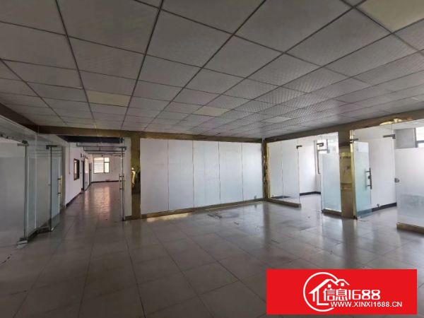 东莞长安霄边，工贸大厦楼上960平，豪华装修，现成办公室洗手间吊机口，无转让费