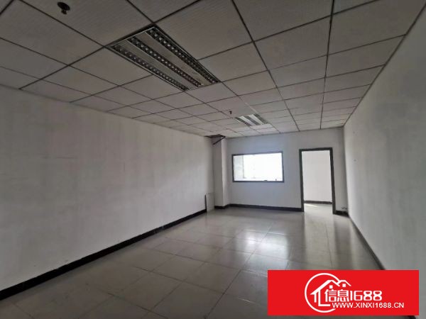 东莞长安霄边，工贸大厦楼上960平，豪华装修，现成办公室洗手间吊机口，无转让费