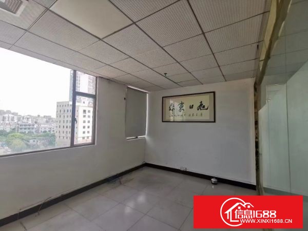 东莞长安霄边，工贸大厦楼上960平，豪华装修，现成办公室洗手间吊机口，无转让费