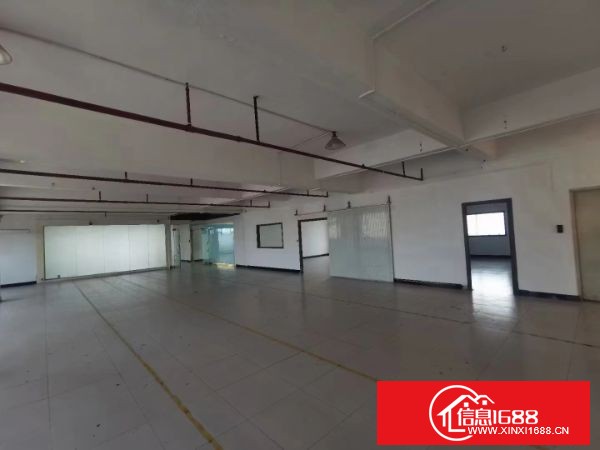 东莞长安霄边，工贸大厦楼上960平，豪华装修，现成办公室洗手间吊机口，无转让费