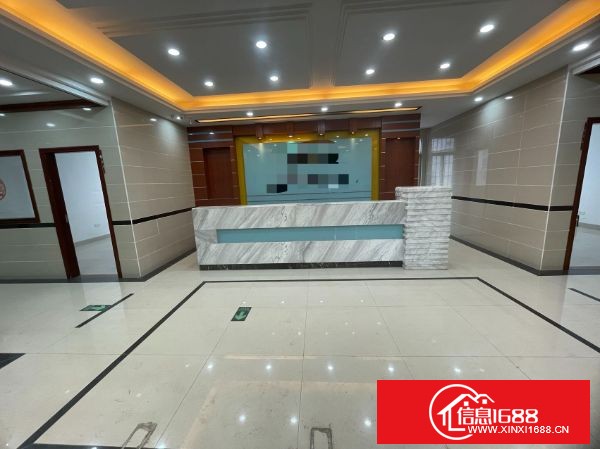 观澜章阁‮房原‬东独院厂‮出房‬租，实际面积出租，厂房三‮实层‬际2400平，没有公摊，有现成装修，可分租