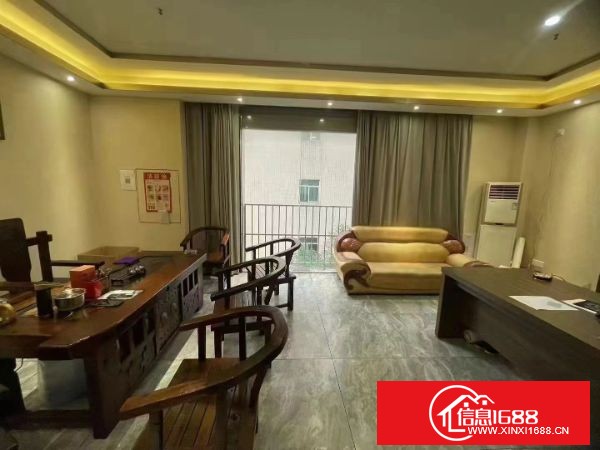 观澜章阁主干道边，原房东厂房出租3楼1500平，4楼1500平，带装修，厂房使用率高，可分租