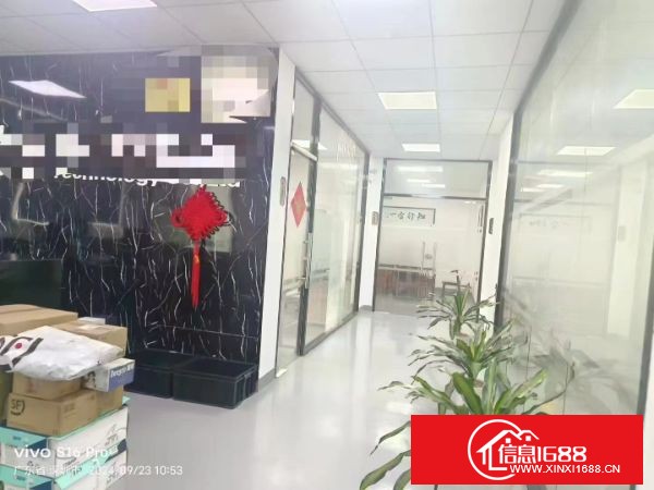 观澜主干道边大型工业园精装修 700 平方一层 1-2 楼 可单租