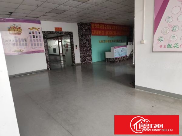 大概大岭山镇太公岭村成熟工业园区楼上整层厂房3000平方，现成豪华装修，格局方正，可分租